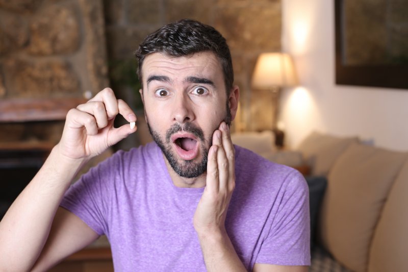 Patient panicking with a knocked-out tooth